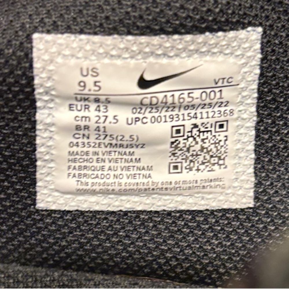 Nike Air Max Men's Black and White Sneakers - Picture 4 of 5